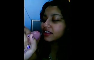 XXX Seorang pria di tubuh gadis pirang yang kacau di bokef artis indonesia mulut dan pantat