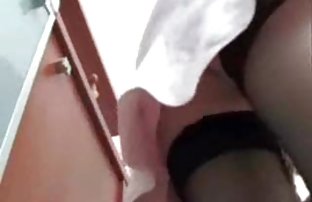 XXX Lady menyerahkan dirinya kepada seorang pria berambut kumpulan bokep artis indonesia abu-abu