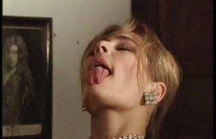 XXX Dua berambut cokelat bersenang-senang film mesum artis indonesia dengan dildo