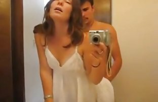 XXX Dick di pantat wanita bf indo artis cantik