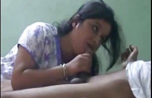 XXX Dia datang ke studio foto dan nokep artis indonesia menyerahkan diri pada lelaki tua itu